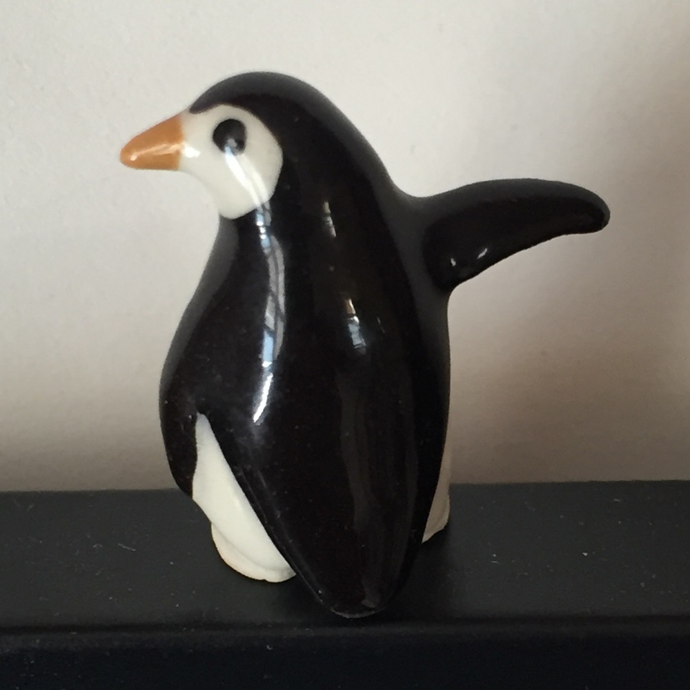 🦚2/$20🦚Miniature penguin porcelain figurine hand painted